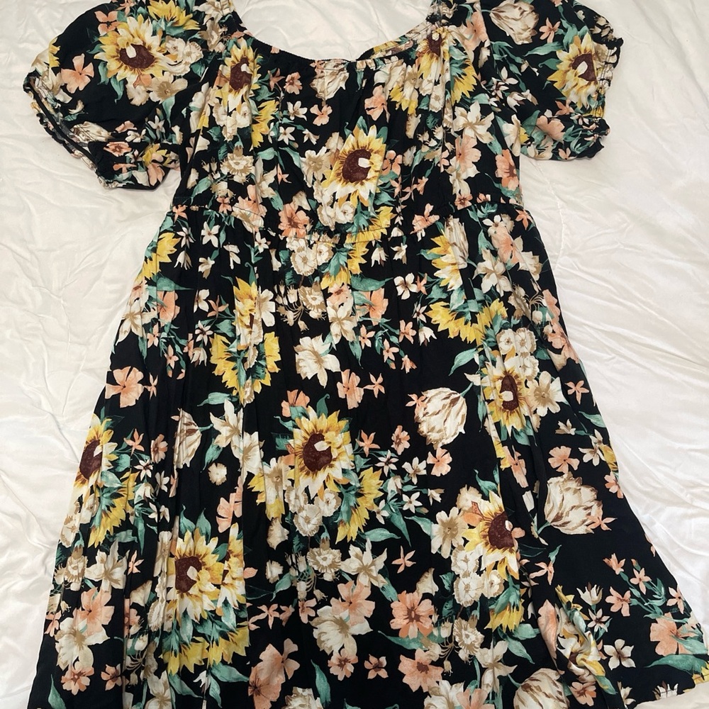 torrid Black Sunflower Floral Puff Sleeve Dress with Green Leaves